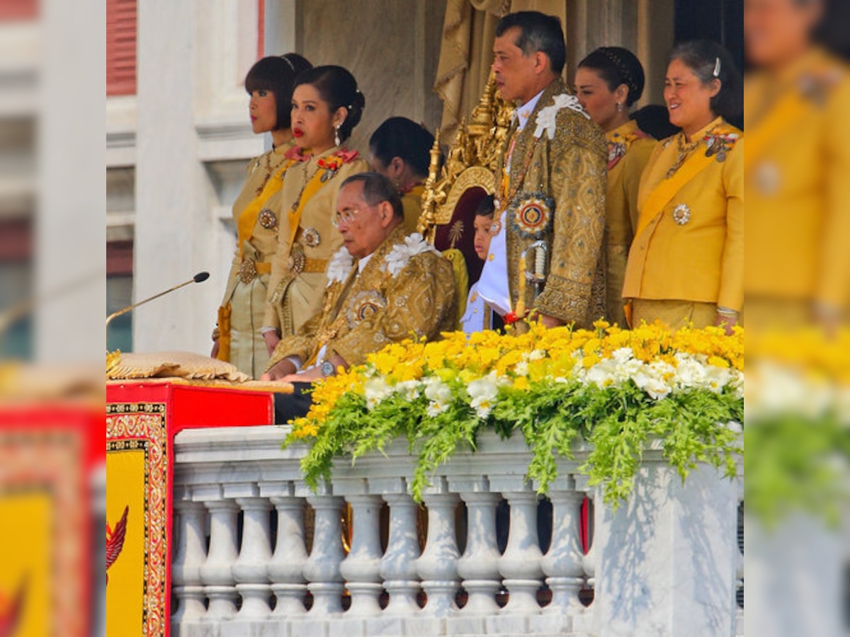 Thai police officer accused of insulting royal family dies in custody 