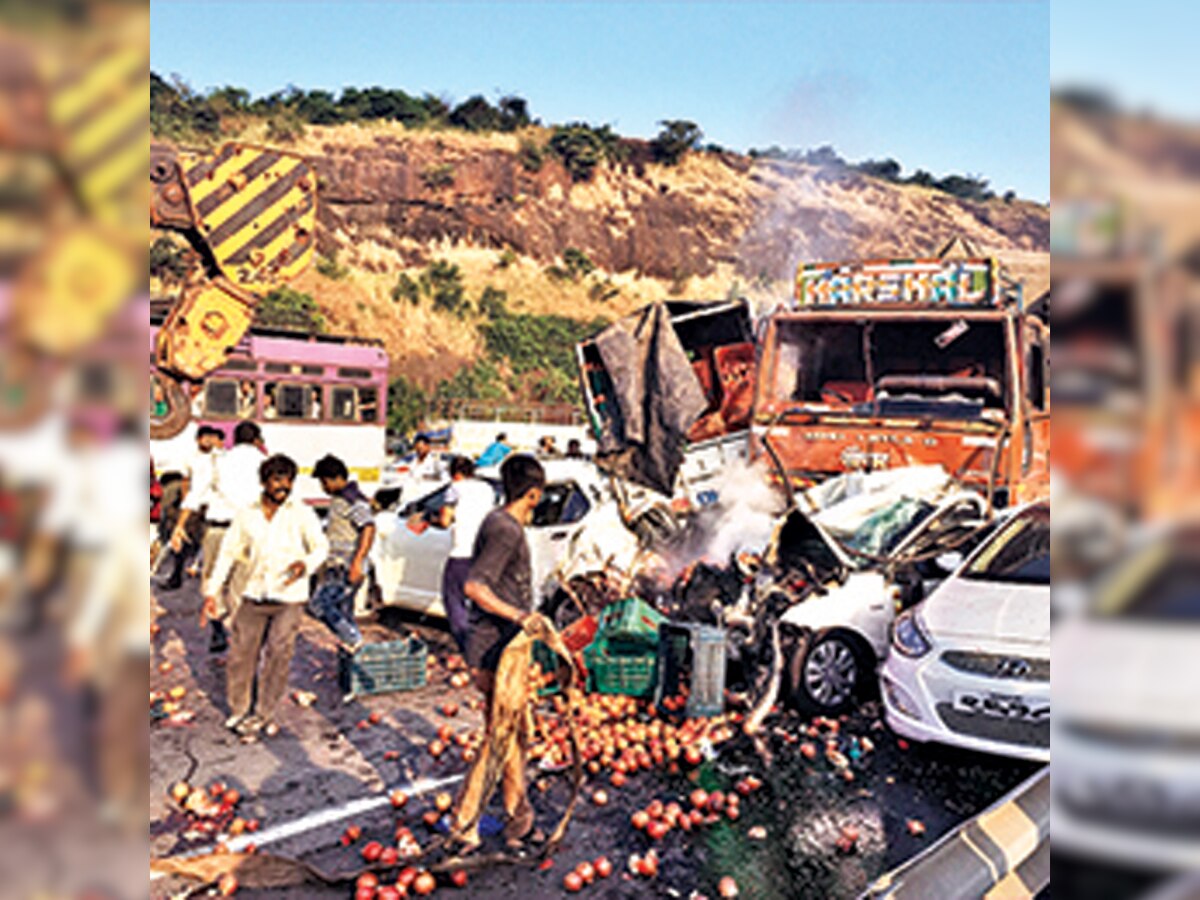 Expressway pile-up claims two lives