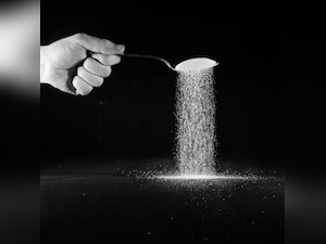 Spoonful of sugar before long runs kills fatigue: New study