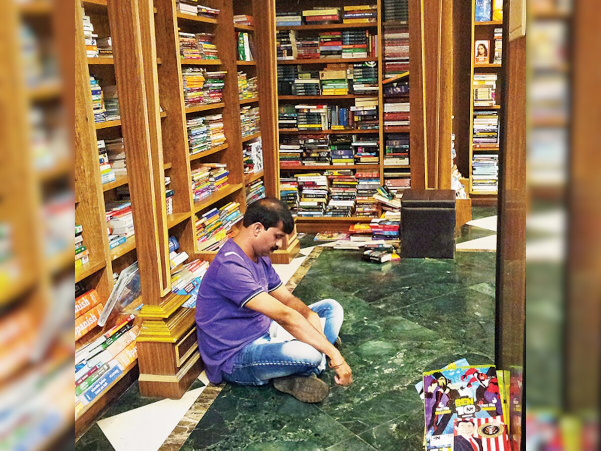 Mumbai bookstore owners fight to stay relevant