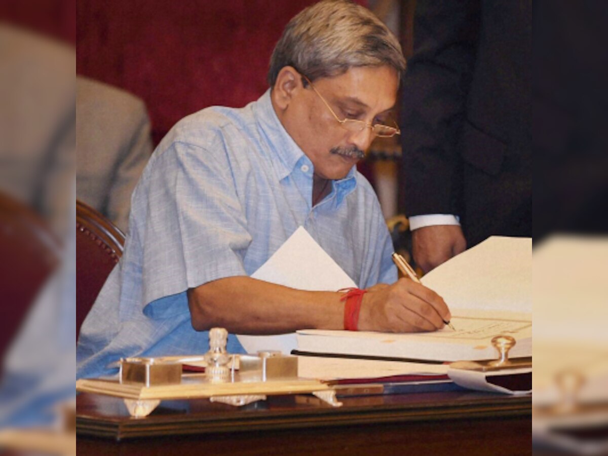 PM wishes Manohar Parrikar on his birthday