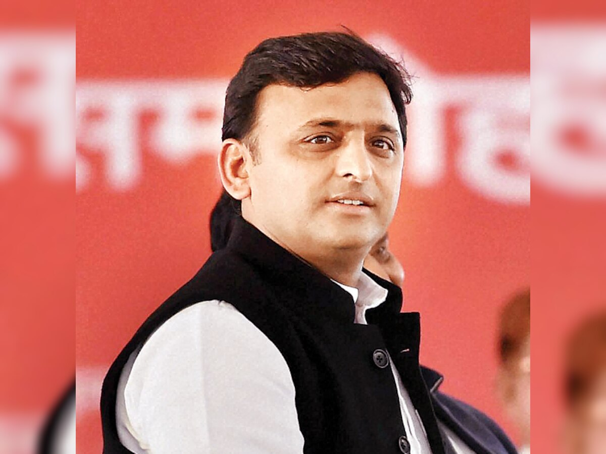 UP CM Akhilesh Yadav, wife stuck in lift for 24 minutes