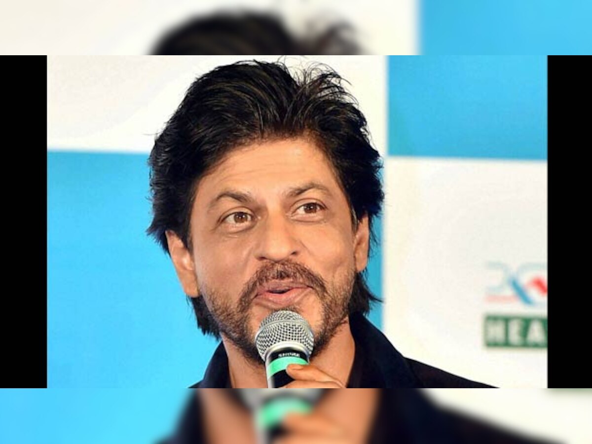 Shah Rukh Khan to host Filmfare Awards once again!