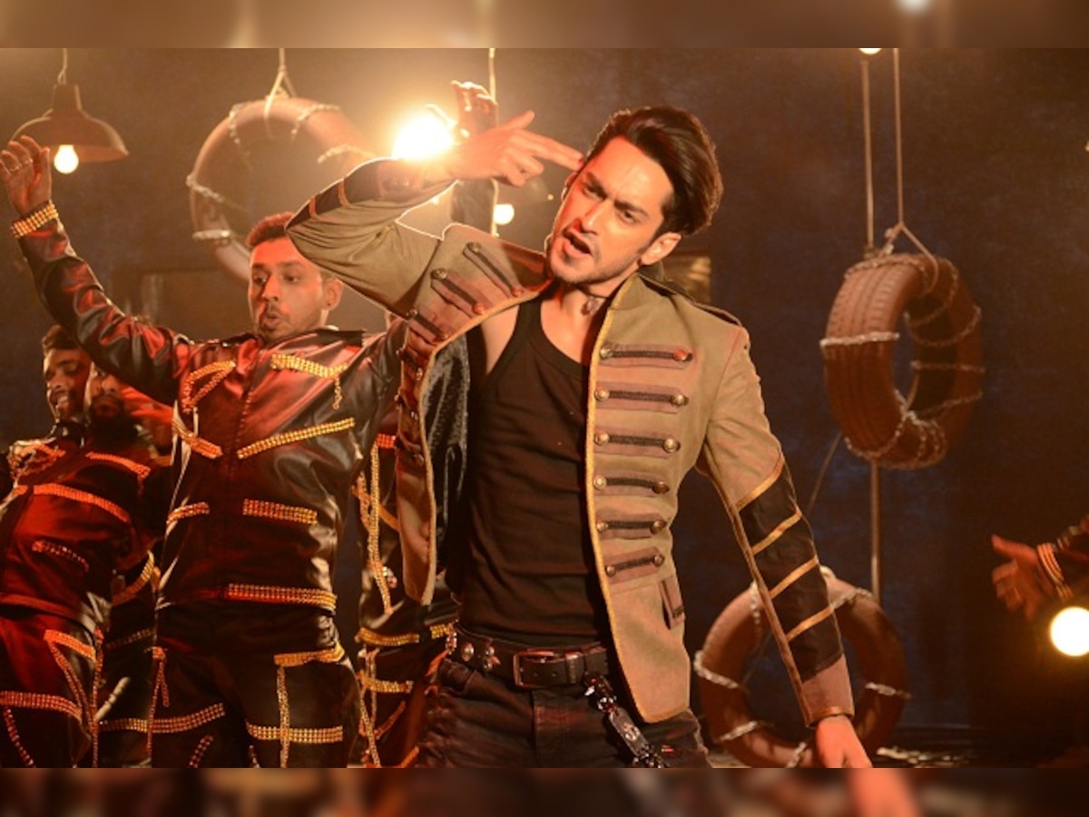 Bigg Boss 9 Finale: 'Dramatic' Rishabh Sinha to put up a medley of Hindi songs!