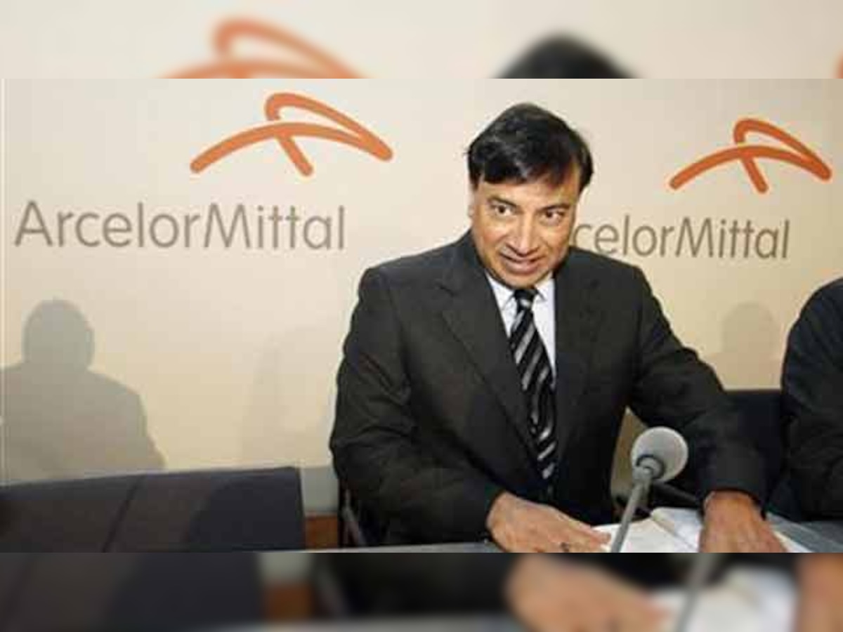 Lakshmi Mittal, Chairman and CEO of ArcelorMittal, delivers a speech during  the SOP (Start of Production) ceremony at the plant of Valin ArcelorMittal  Stock Photo - Alamy