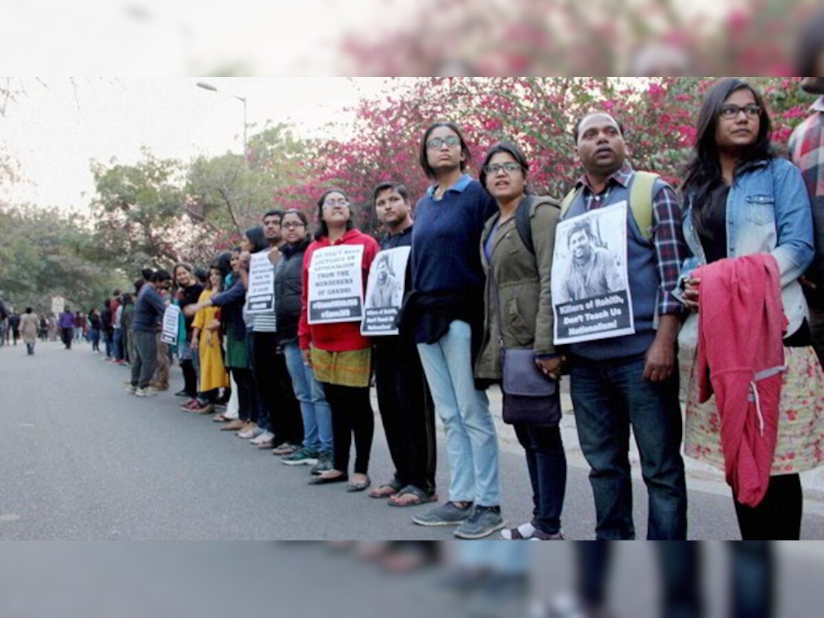 JNU row: Students form human chain, Cong demands action against ABVP 