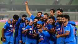 'Dhoni dhamaka' combined with Dhawan-Kohli partnership gives India sixth Asia Cup title