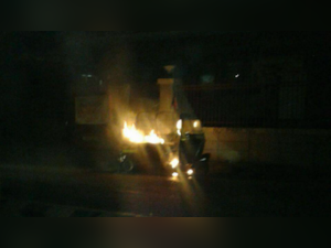 Mumbai: After Raj Thackeray's calls for violence, parked autorickshaw ...