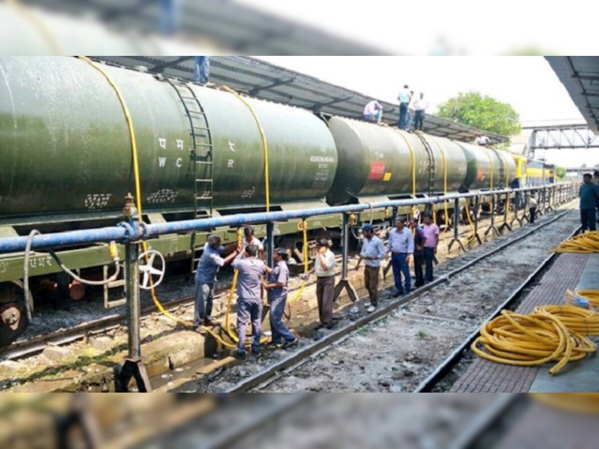 Maharashtra drought: Special train with 10 wagons carrying 5 lakh litres water reaches Latur