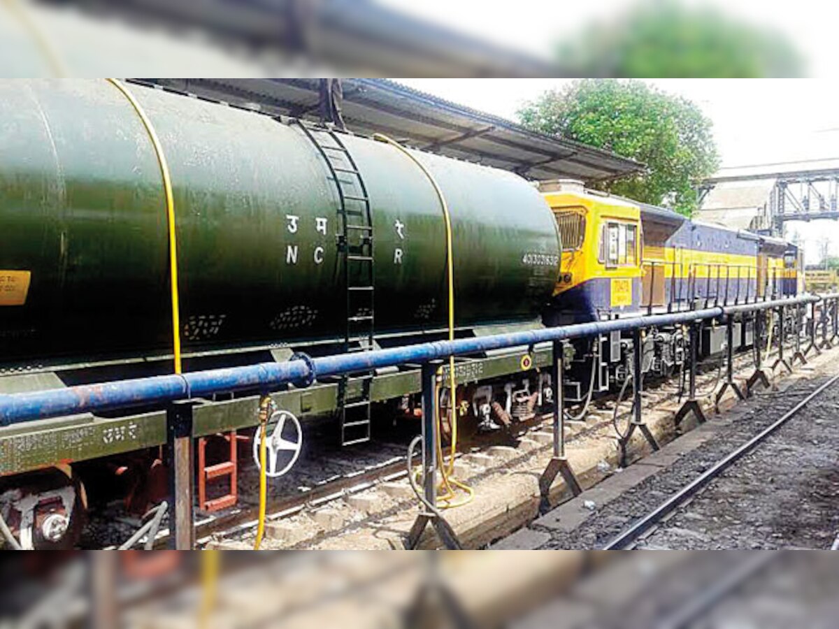 Maharashtra drought: 3rd train 'Jaldoot 3' reaches Latur with 5,00,000 litres of water