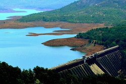 Maharashtra: 7 out of 11 major irrigation dams have no water left