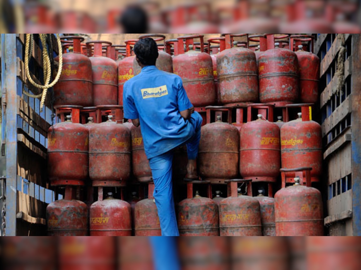 Govt to appoint 10,000 new LPG distributors in FY'17