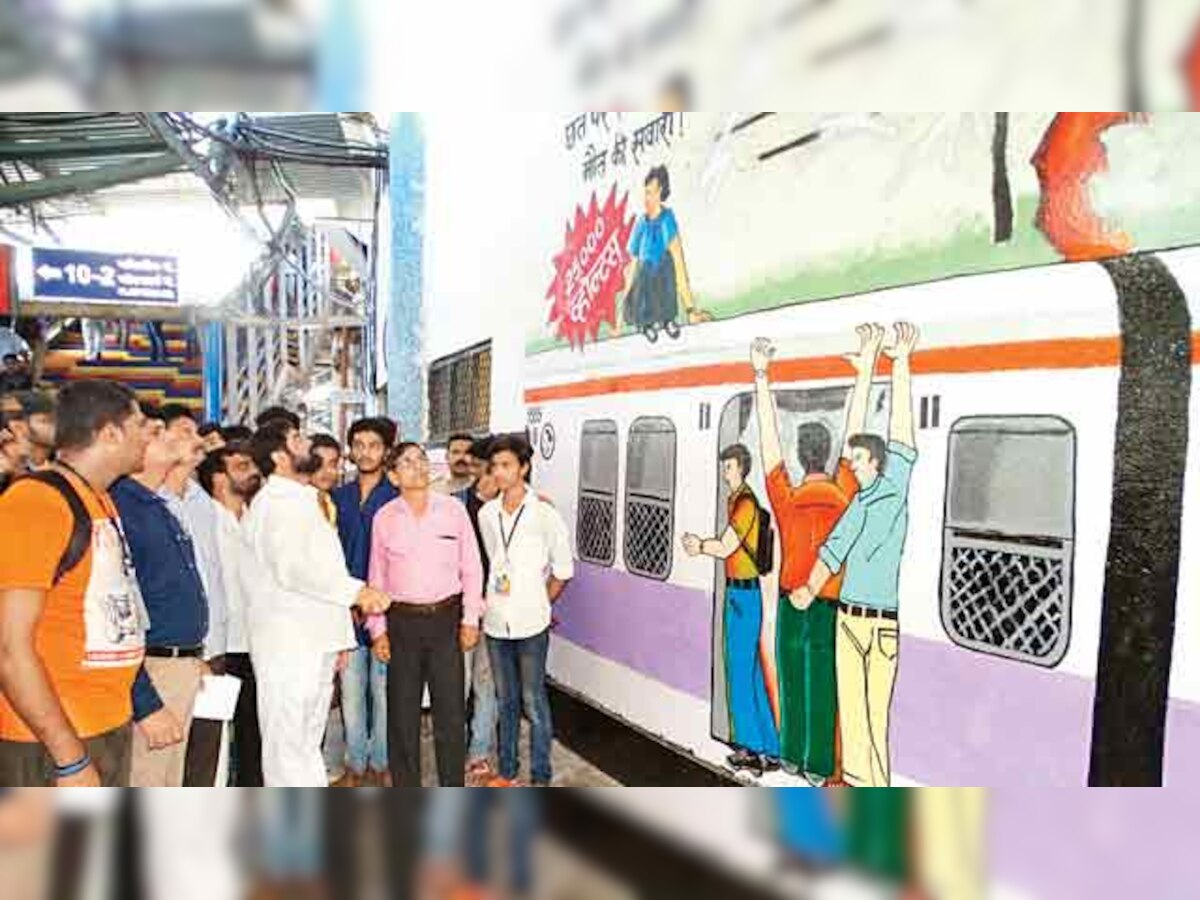 Youngsters paint murals, beautify Thane station wall with their artwork