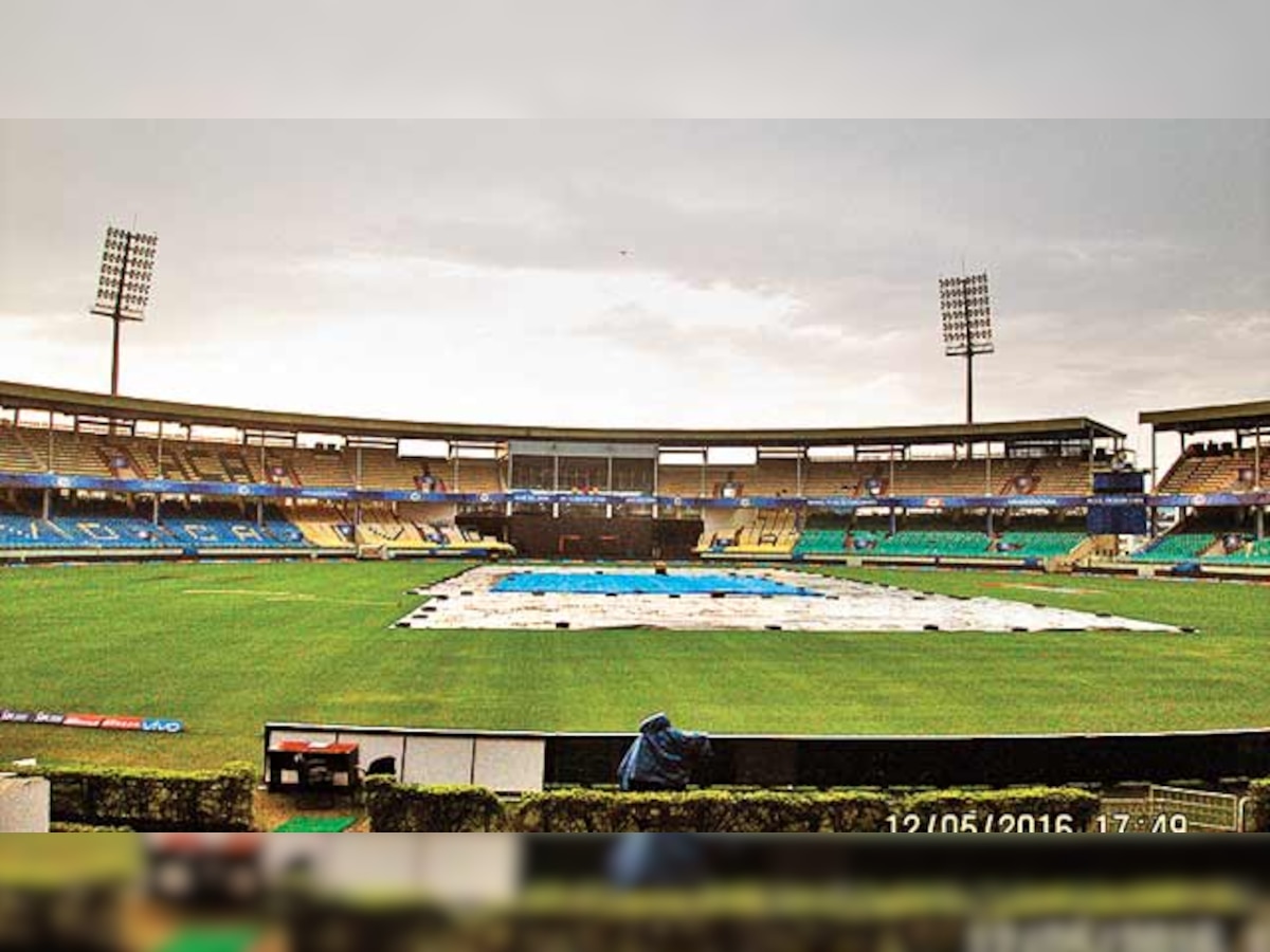  Rain or shine, cricket goes on in Vizag stadium 