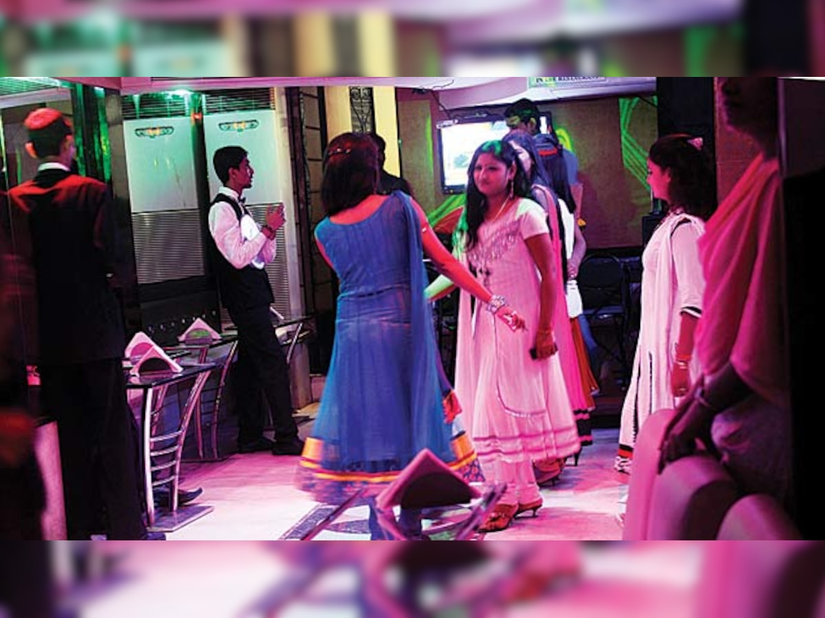 Maharashtra 3 dance bars get licence, cops say they will follow new law