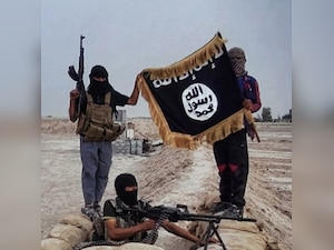 Islamic State attacks Syrian government and Kurds in twin assault