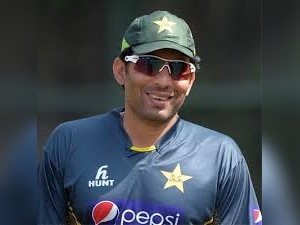 Misbah replaces Shoaib Malik in CPL's Barbados Tridents