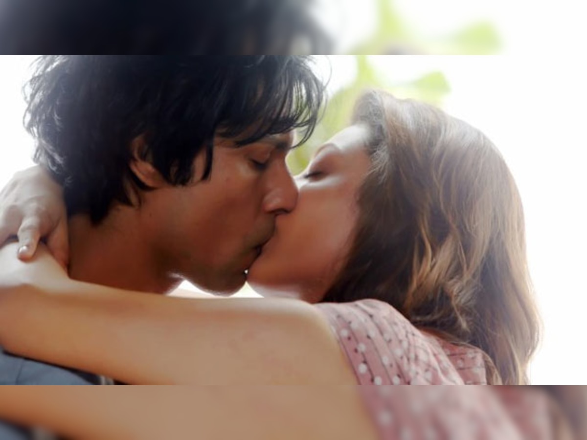 Salmankan Kajal Xxx - Randeep Hooda, Kajal Aggarwal's 18-second long kiss in 'Do Lafzon Ki  Kahani' reduced to 9 by CBFC