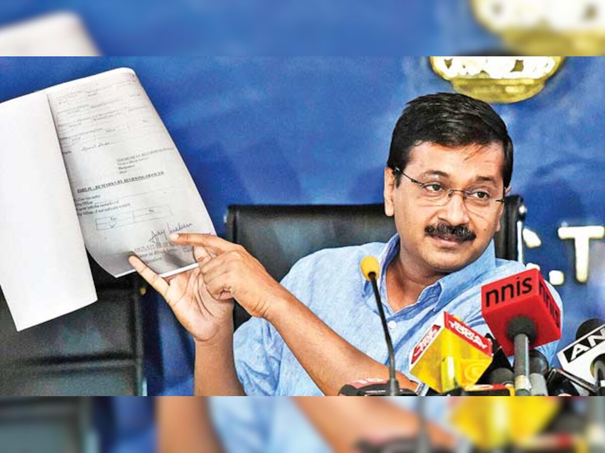 Kejriwal hits out at Modi, Congress over secretary issue