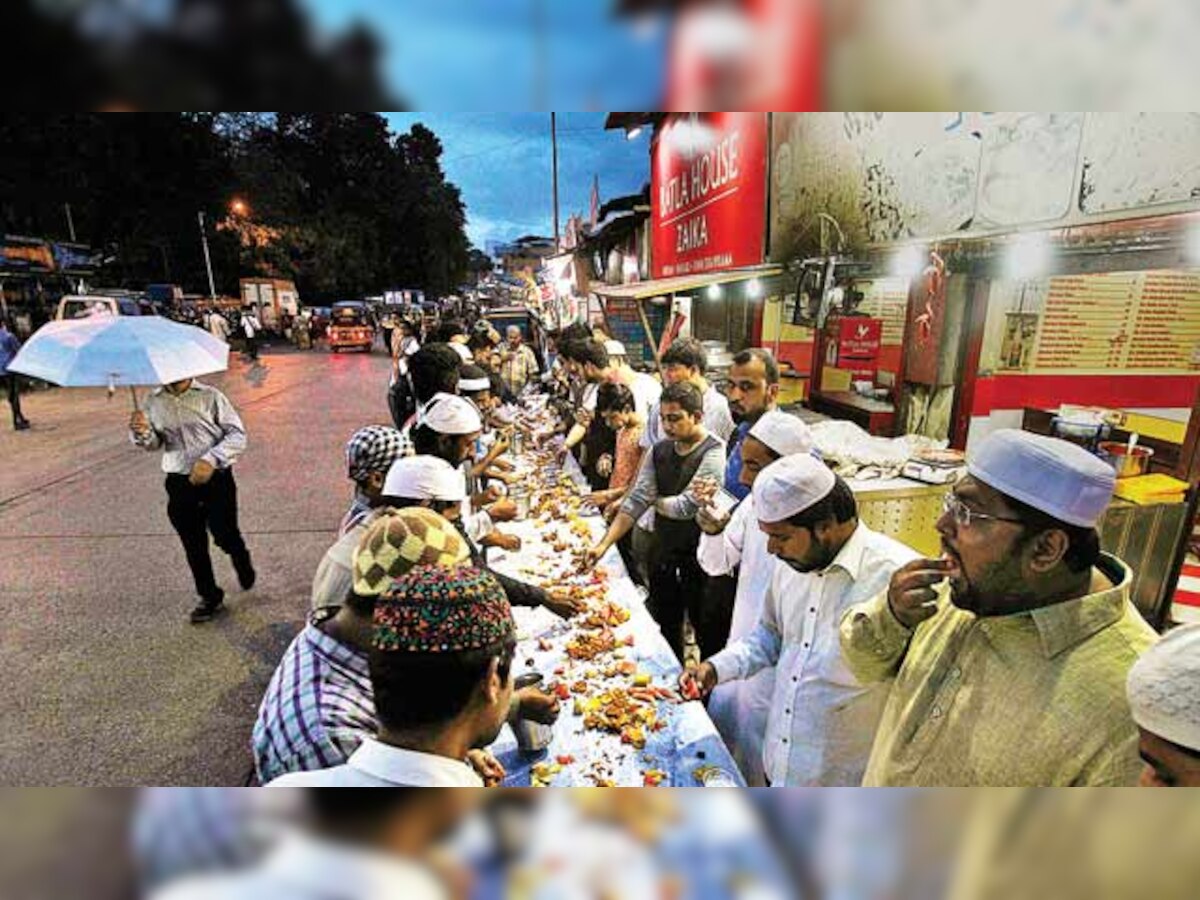 Kurla resident serves free food during Ramzan