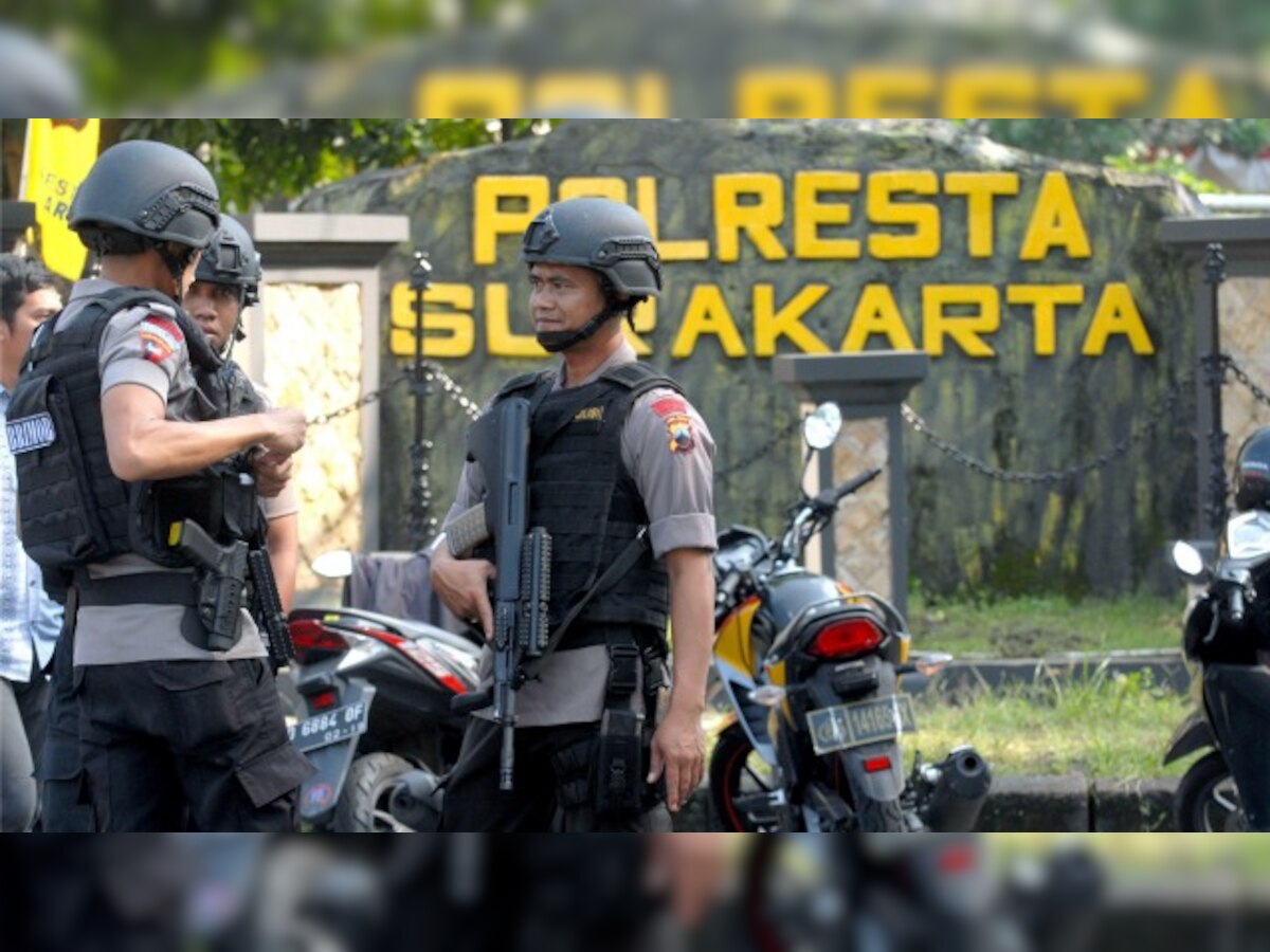 Indonesia: Suicide bomber attacks police station, wounding one