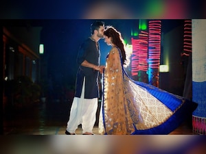 Check out pics: Divyanka Tripathi and Vivek Dahiya look so much in love at  their Sangeet ceremony!
