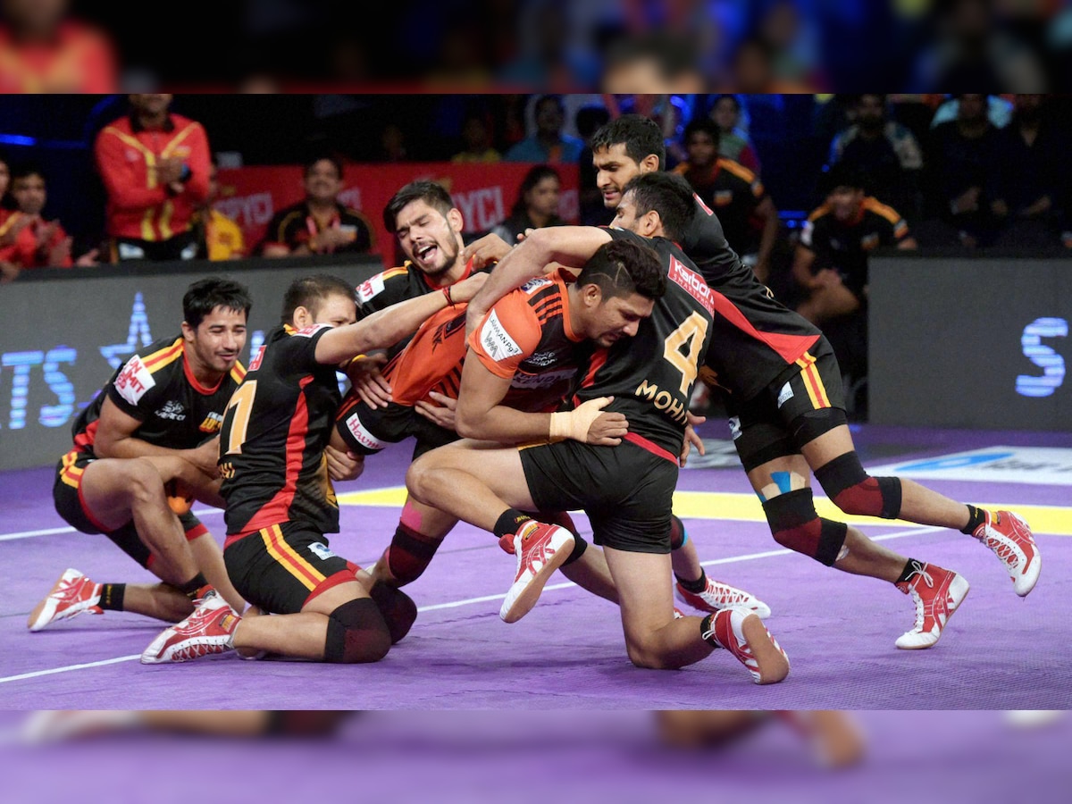 Pro Kabaddi League: Bengaluru Bulls shock U Mumba to jeopardise their semi-final chances