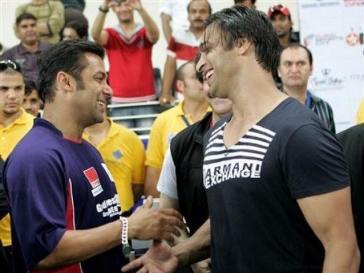 Shoaib Akhtar visits Salman Khan's house 