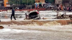 How did Godavari flood twice despite delayed monsoon?