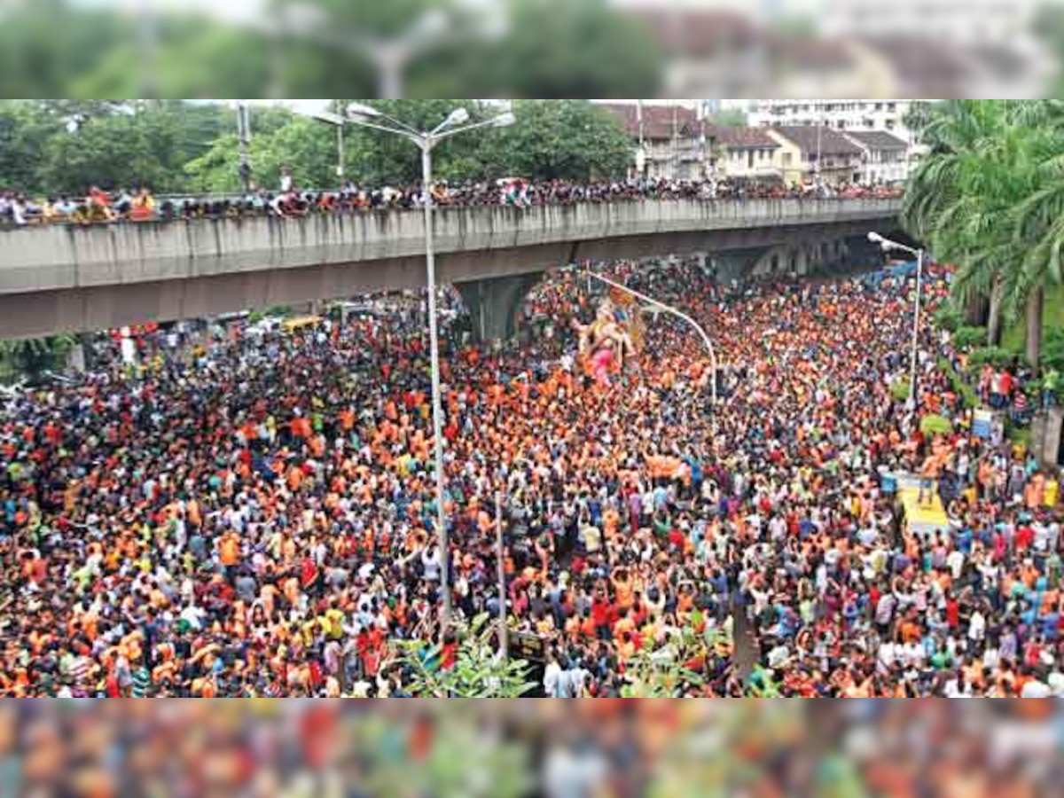 No pandal on roads and footpaths at the expense of public convenience: HC