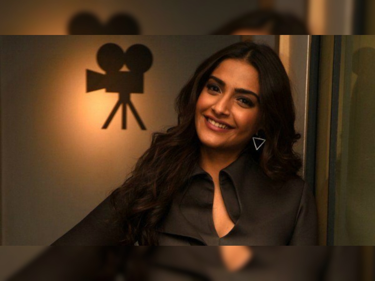 Sonam Kapoor bags the Best Actress award for 'Neerja' at the Indian Film Festival, Melbourne