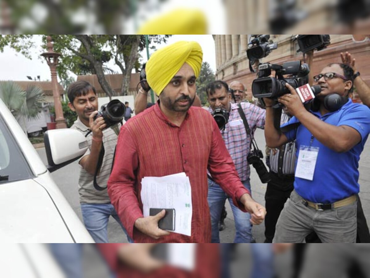 Watch: AAP leader Bhagwant Mann misbehaves with media at a rally in Punjab