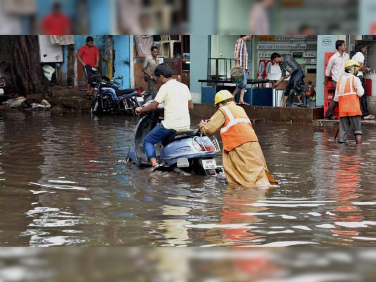 Heavy rains lash Telangana and Andhra Pradesh; flood-like situation in Hyderabad