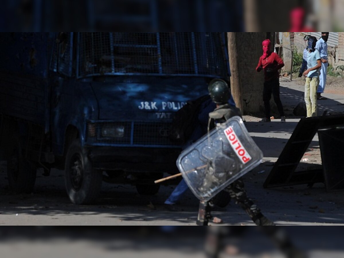 J&K: Clashes between mob and security forces leads to death of youth, 30 injured