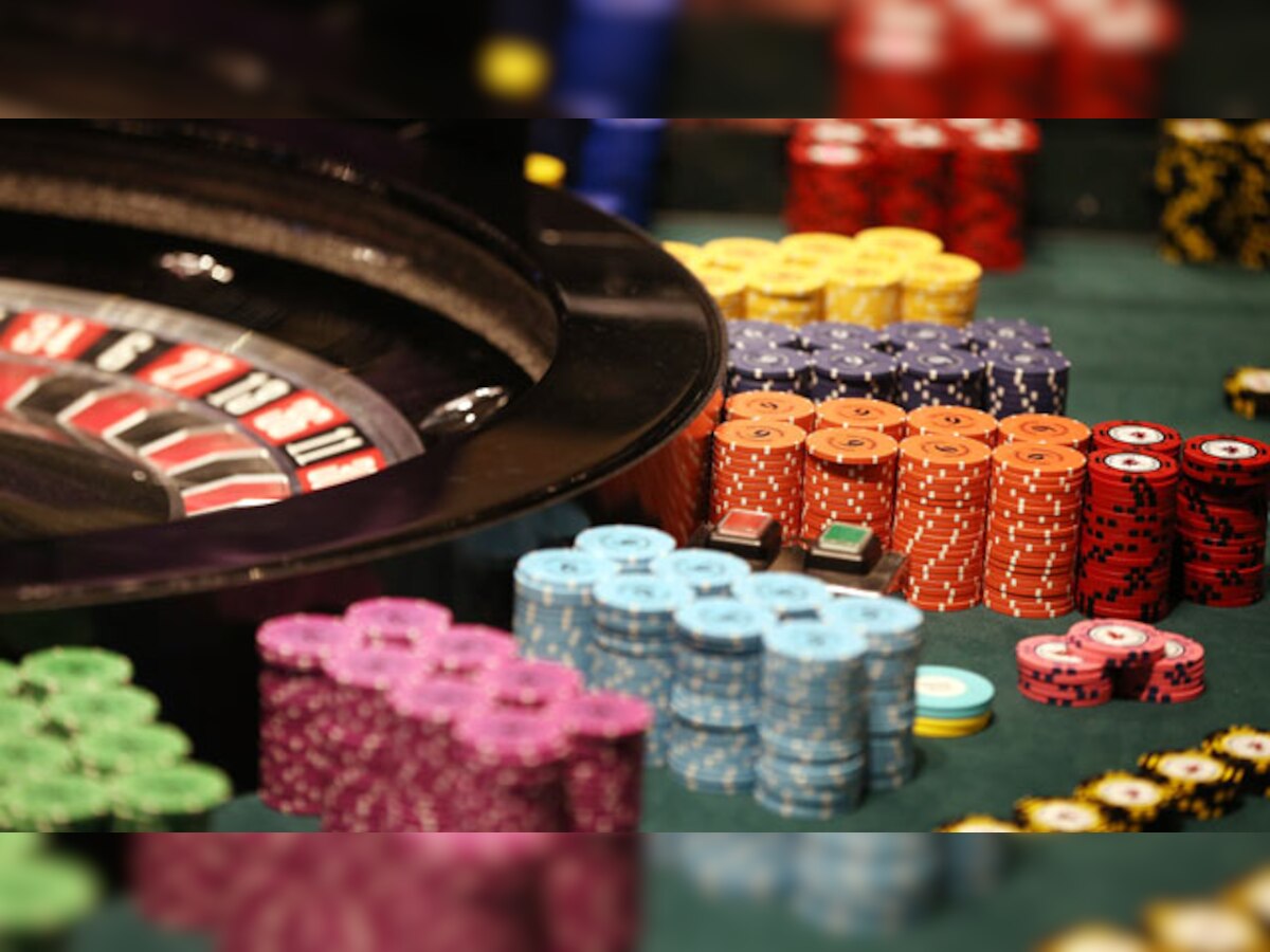 Police busts illegal casino in Kolkata, 32 arrested