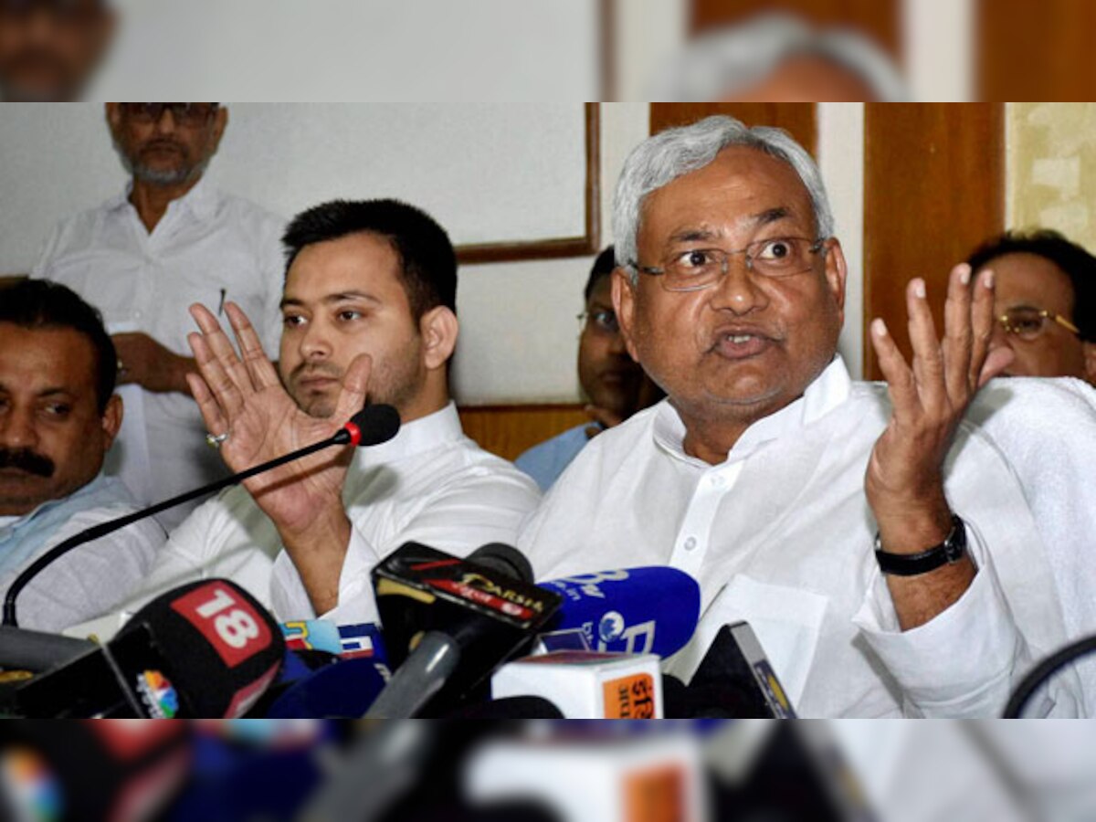 Come out of the family shadow, Bihar CM Nitish Kumar tells UP CM Akhilesh Yadav