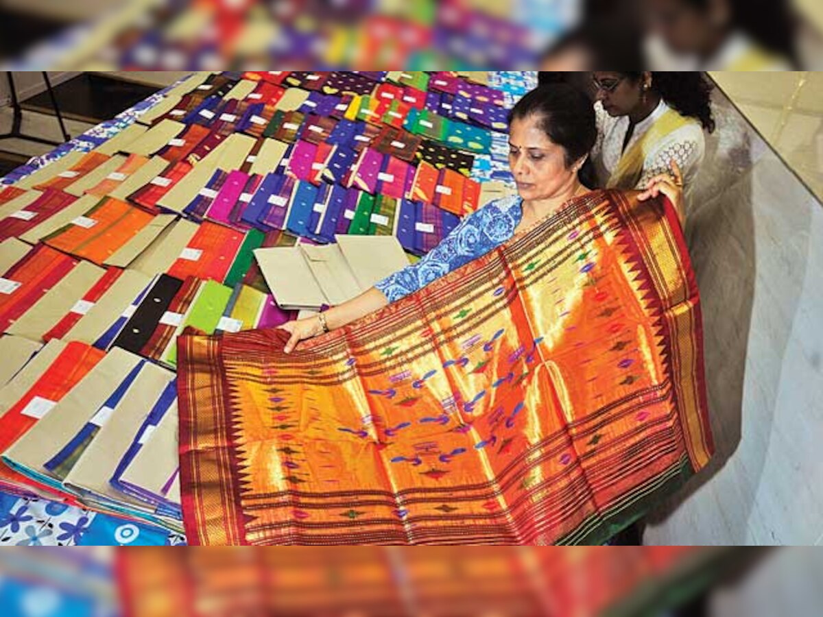 Mumbai witnesses Paithani art weaved by Yeola artist