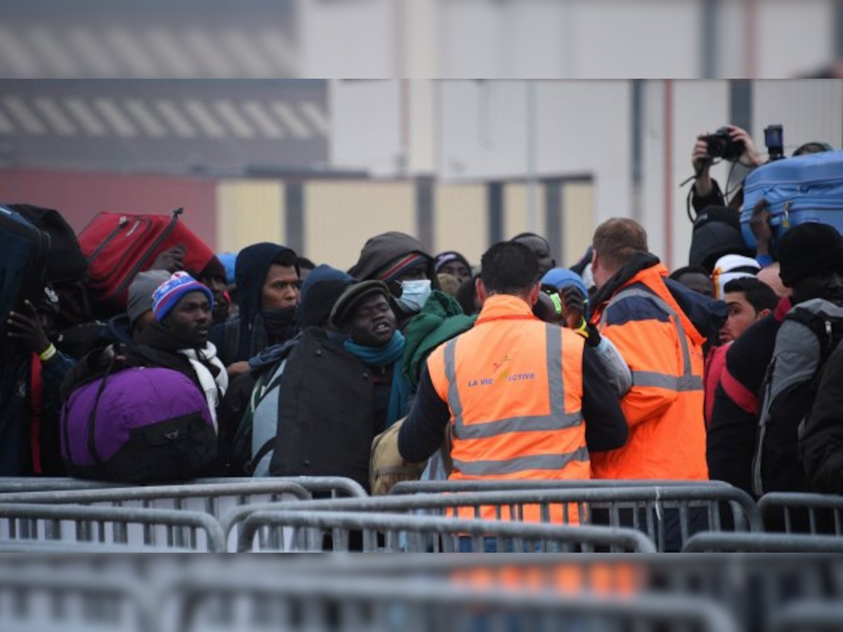 France starts clearing Calais 'Jungle' refugee camp 