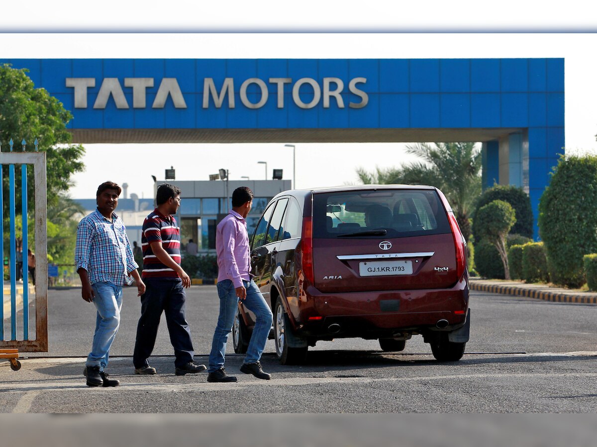 Tata Motors' shares up 5 on clarification to BSE