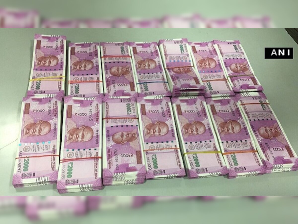 Demonetization: Duo carrying Rs 27 lakh in new notes apprehended in Delhi