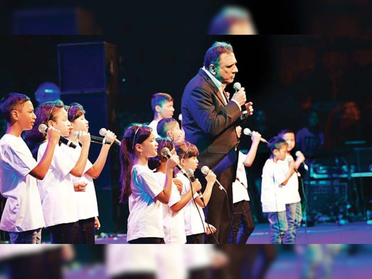 Boman Irani sings in a choir