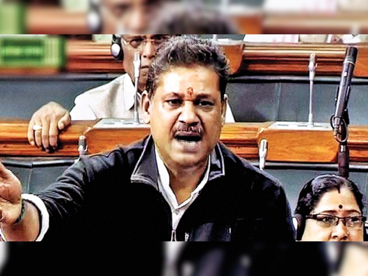 Kirti Azad terms Arun Jaitley 'inefficient', seeks his resignation