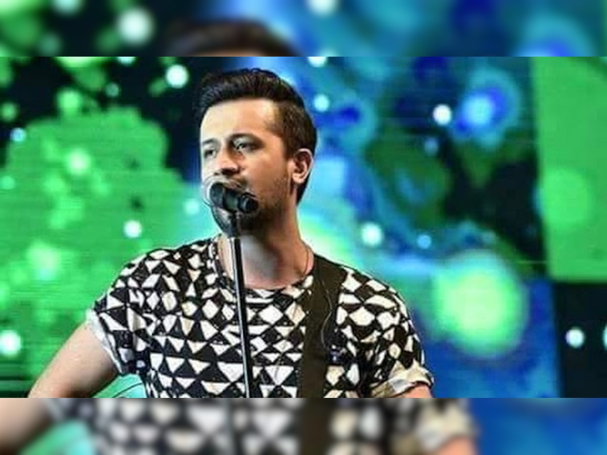 Watch: Singer Atif Aslam STOPS his concert to rescue a girl from being harassed!