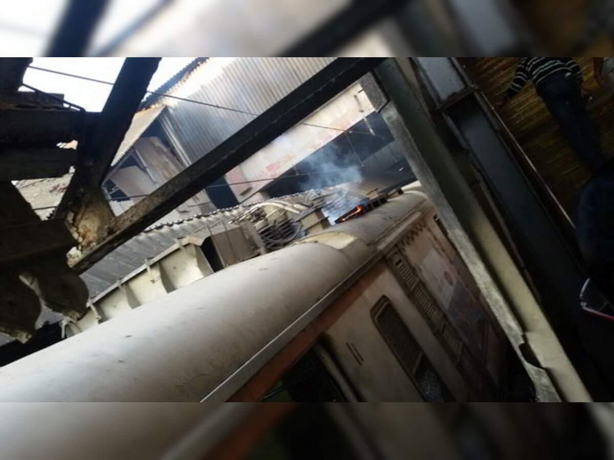 Mumbai: Smoke, fire in train scares commuters in Dadar