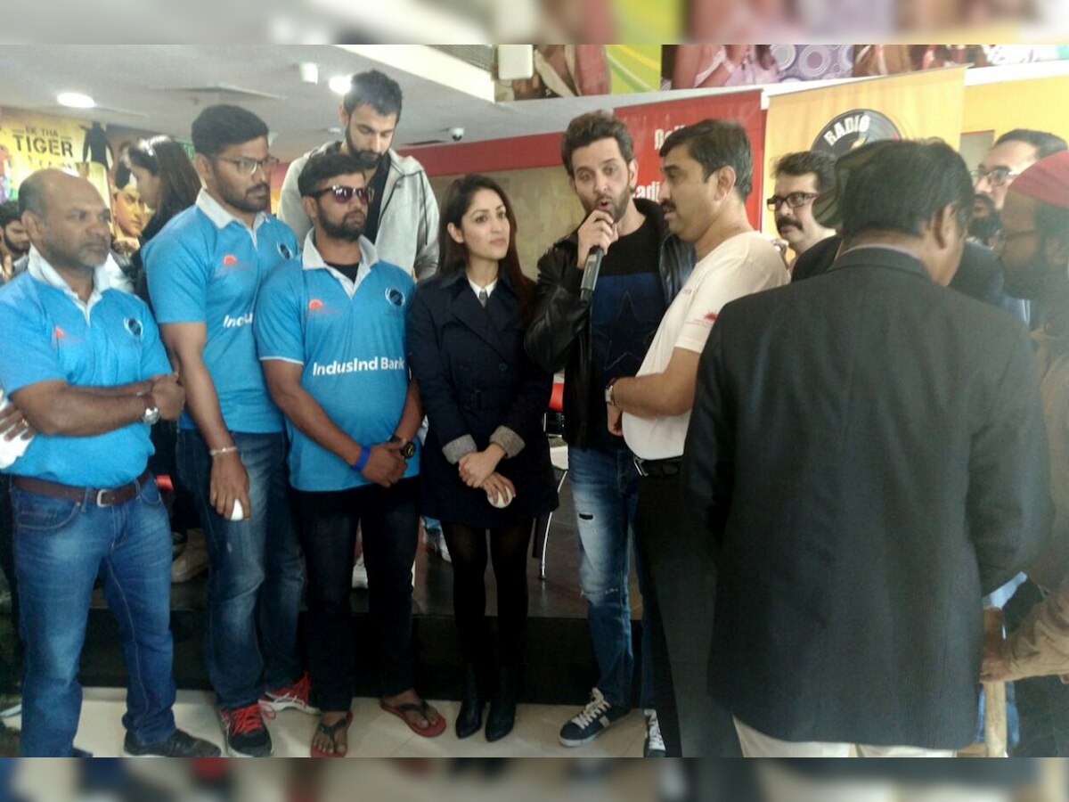 Heartfelt Kaabil promotions: Hrithik Roshan meets the Indian Blind Cricket World Cup team members!