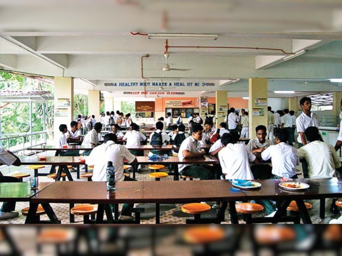 Students find dead lizard in hostel mess food