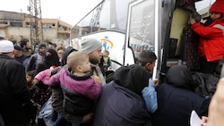 In first phase of Russian-supervised deal with govt, Syrian rebels, families begin leaving Homs