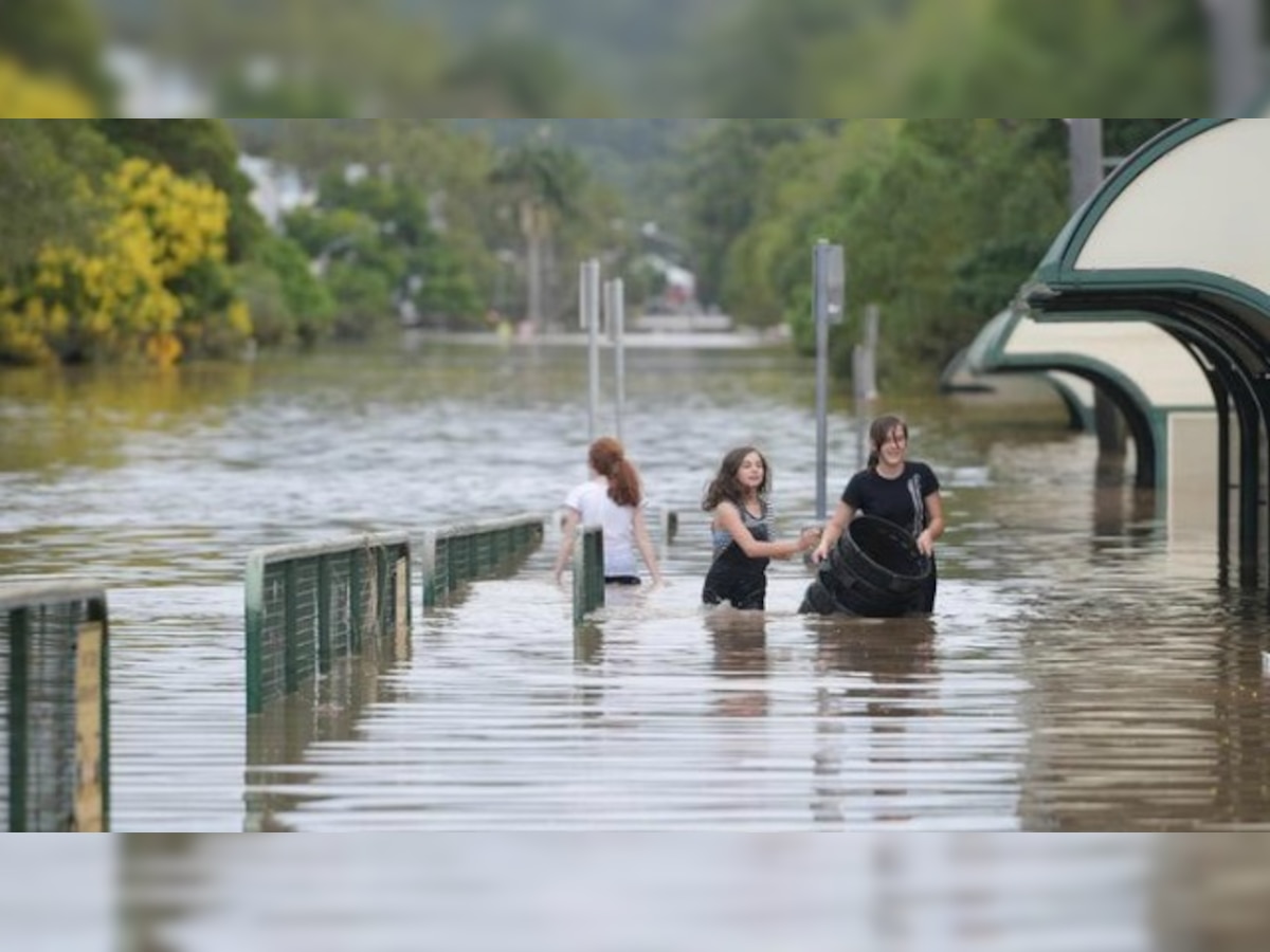 Death toll rises to three in aftermath of Australian Cyclone Debbie