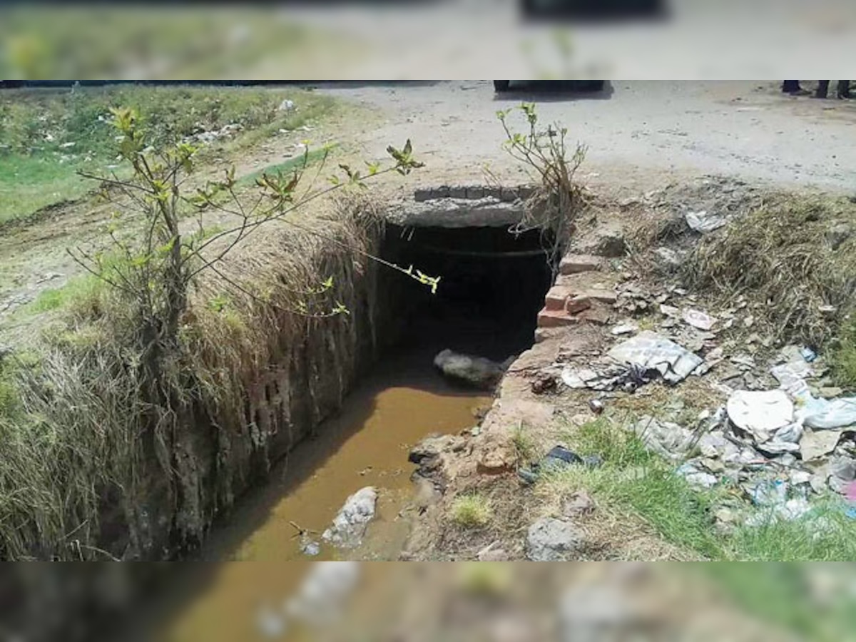 Five, including 3 minors, drown in drain