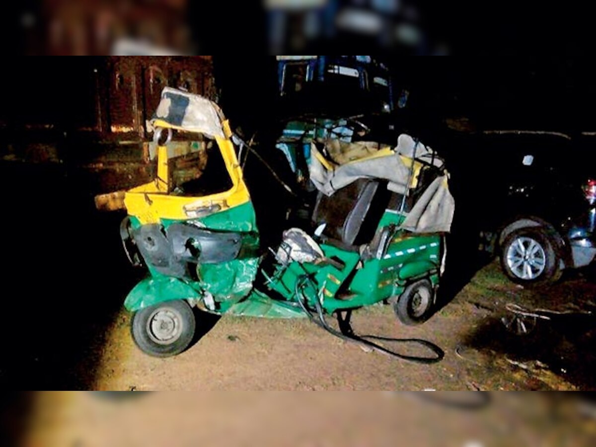 5 killed after speeding car hits autorickshaw